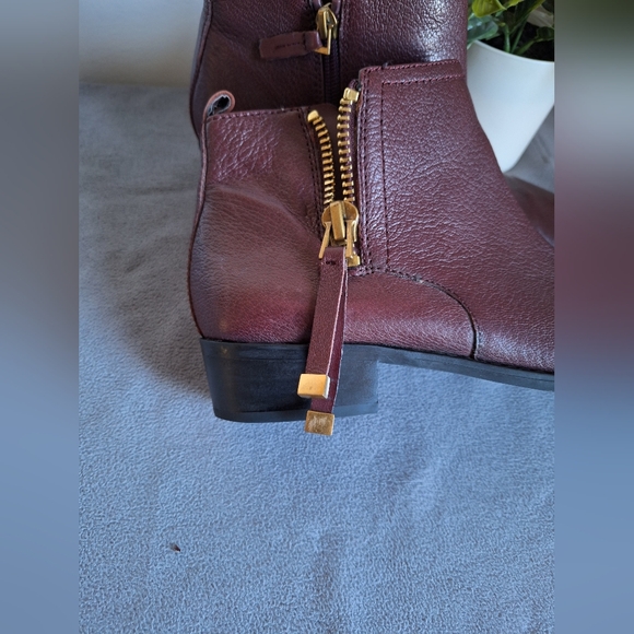 Franco Sarto wine-colored leather ankle boots with gold zipper. 8M womens - Picture 6 of 11